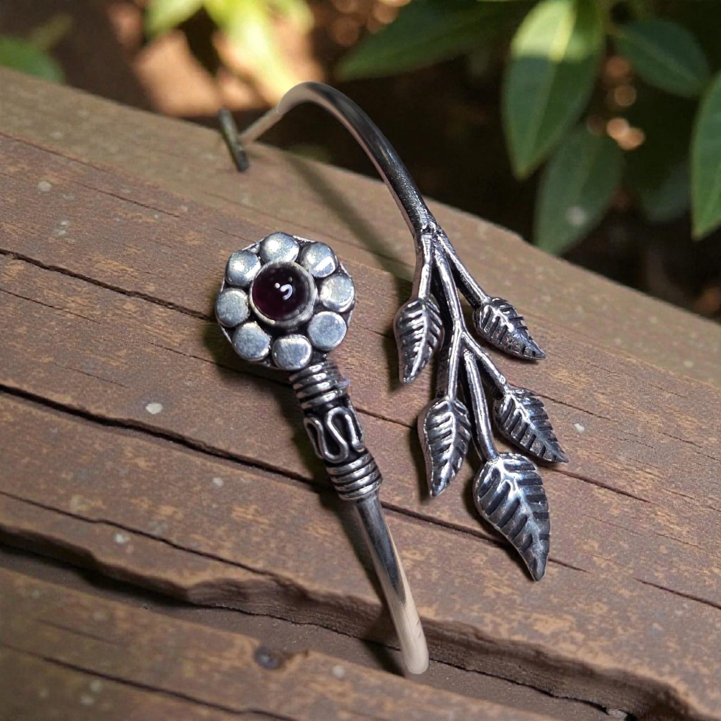 Flower bracelet with granat