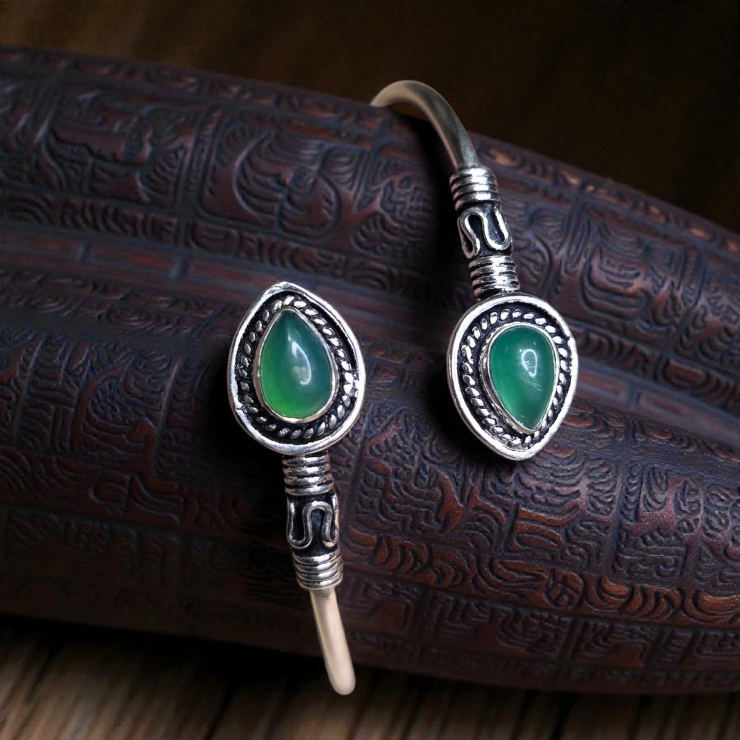 Bracelet with green stone
