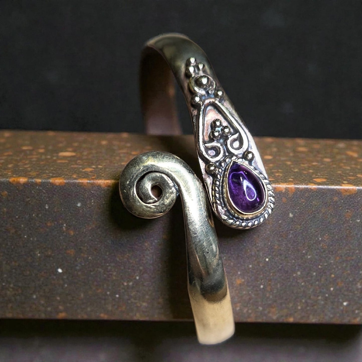 Brass bracelet with ametist
